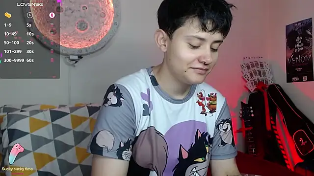 girl intense444 online show from March 18, 2025, 1:09 pm