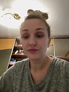 ModelEva online show from December 14, 2025, 12:21 pm