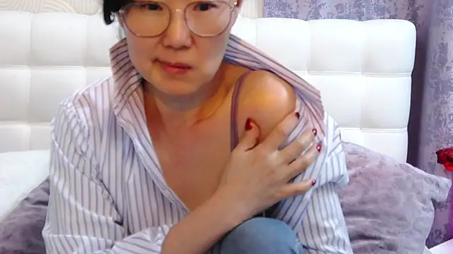 Asian legs online show from March 11, 2025, 1:45 pm