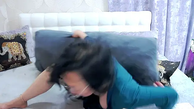 Asian legs online show from September 16, 2025, 10:49 am