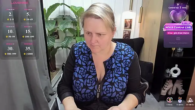 ScarlettSoft online show from June 19, 2026, 5:45 am