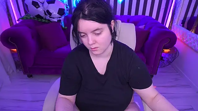 LittleShyy online show from July 9, 2026, 12:42 pm