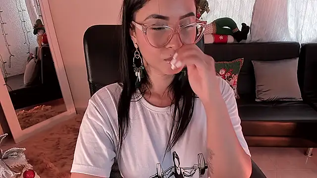 PaulinaBelushi online show from December 13, 2024, 8:47 pm