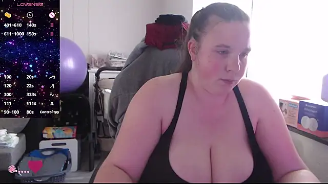 AureliaWinter online show from June 17, 2026, 3:02 pm
