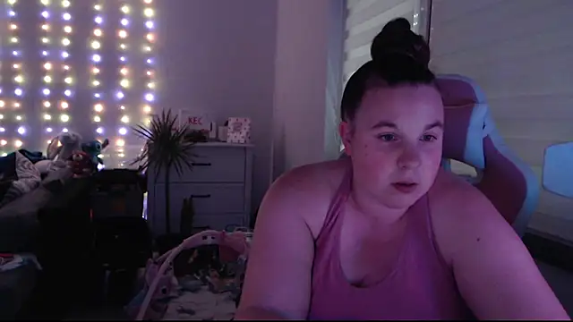 AureliaWinter online show from August 4, 2026, 11:35 am