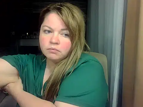Snapshot of cute__cherry chatting on May 6, 2026, 9:53 pm cute cherry online show from May 6, 2026, 9:53 pm