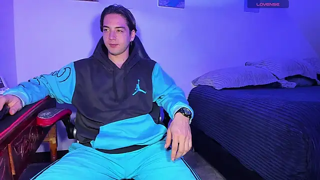 Alex smith00 online show from September 18, 2025, 2:02 am