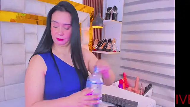 Snapshot of bigass_monic chatting on September 18, 2025, 3:30 am bigass monic online show from September 18, 2025, 3:30 am