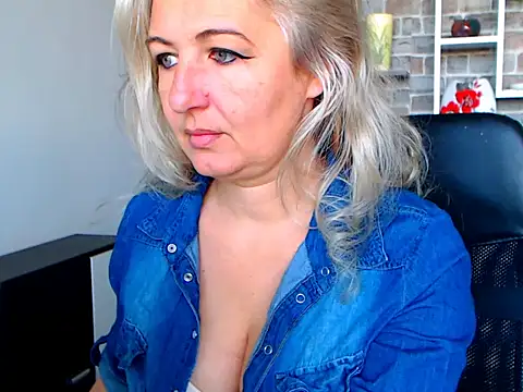 angel devil milf online show from January 27, 2025, 12:26 pm