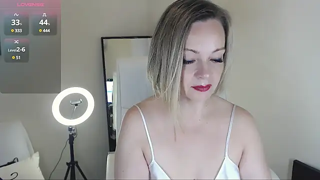 Tilly Eliot online show from January 27, 2025, 4:22 pm