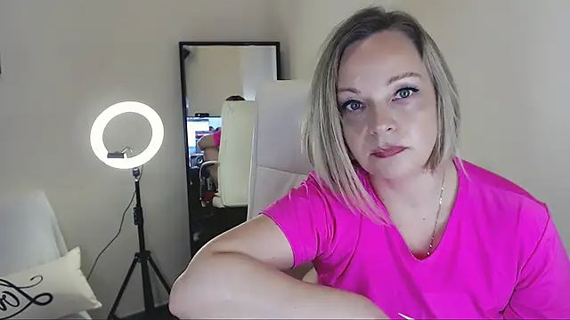 Tilly Eliot online show from February 4, 2025, 2:32 pm