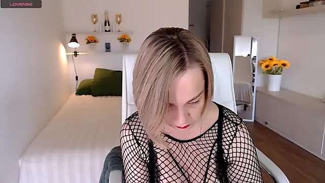 Tilly Eliot online show from September 16, 2025, 7:59 pm