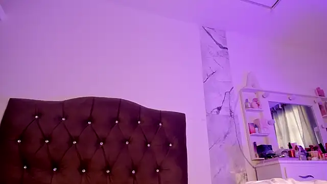 alysson 18 online show from March 27, 2026, 2:17 pm