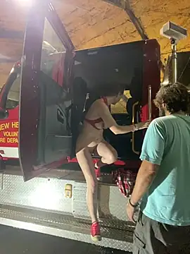 Charlie-N-Bubblez online show from December 10, 2024, 2:38 am