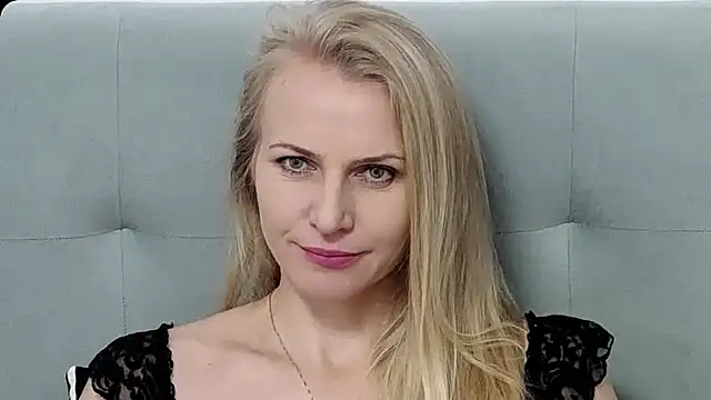 K  Adrienne online show from November 7, 2025, 8:14 am