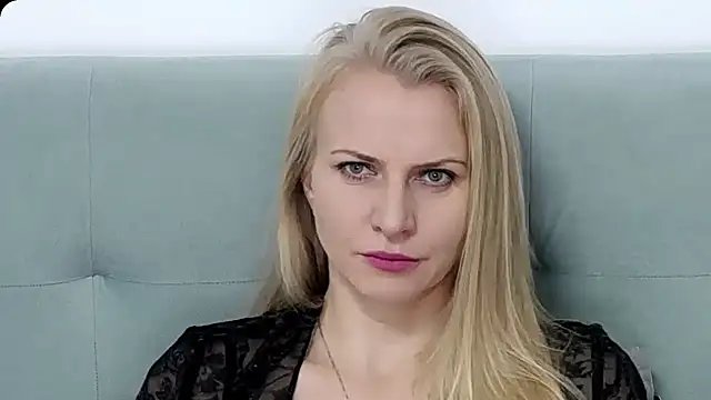 K  Adrienne online show from November 8, 2025, 6:02 am