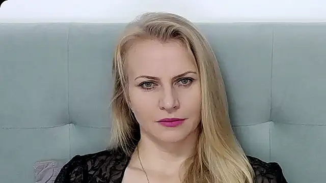 K  Adrienne online show from November 21, 2025, 6:34 am