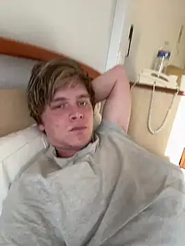 Snapshot of Andrewhootxx chatting on January 18, 2025, 10:06 am Andrewhootxx online show from January 18, 2025, 10:06 am