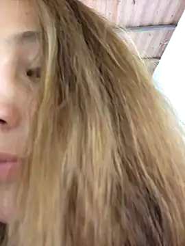 VickyHoult online show from December 28, 2024, 6:50 pm