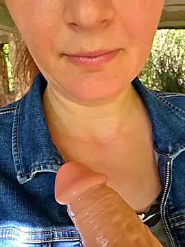 Analimado18 online show from April 25, 2026, 2:47 pm