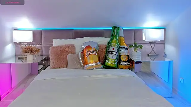 MiaMuse online show from September 21, 2025, 7:15 pm