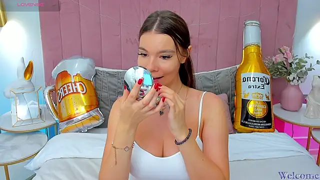 MiaMuse online show from September 23, 2025, 12:19 pm