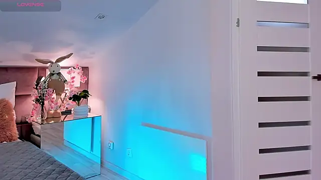 MiaMuse online show from April 16, 2026, 7:14 pm