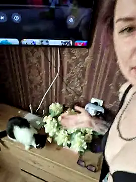 Snapshot of LazyTanukii chatting on March 11, 2025, 7:15 am LazyTanukii online show from March 11, 2025, 7:15 am