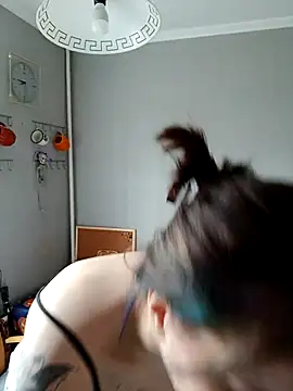 Snapshot of LazyTanukii chatting on October 27, 2025, 6:28 am LazyTanukii online show from October 27, 2025, 6:28 am