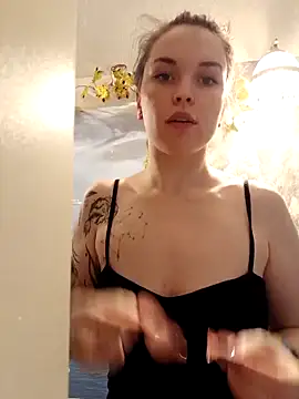 Snapshot of LazyTanukii chatting on November 2, 2025, 7:11 am LazyTanukii online show from November 2, 2025, 7:11 am