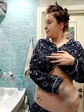 Snapshot of LazyTanukii chatting on November 3, 2025, 6:47 am LazyTanukii online show from November 3, 2025, 6:47 am