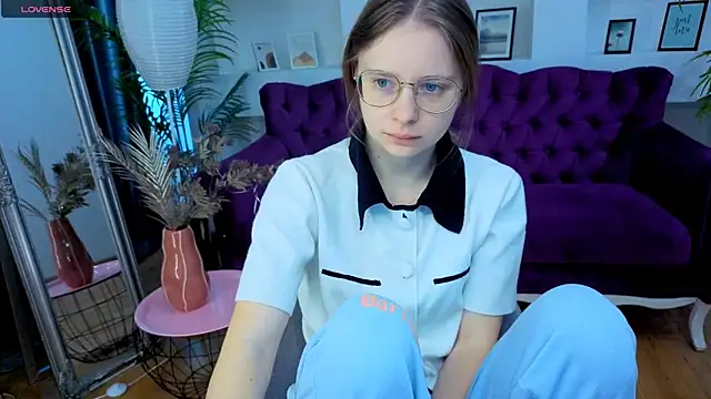 CharmedDoll online show from May 29, 2026, 6:33 am