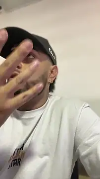 Snapshot of dereck_fiore chatting on June 25, 2026, 7:18 pm dereck fiore online show from June 25, 2026, 7:18 pm