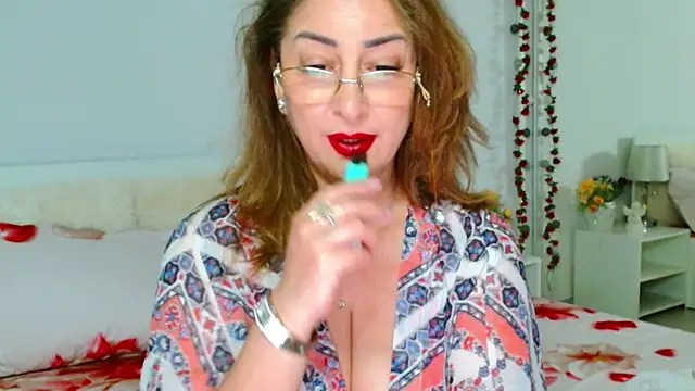 Snapshot of Tyana40 chatting on April 21, 2026, 1:42 am Tyana40 online show from April 21, 2026, 1:42 am