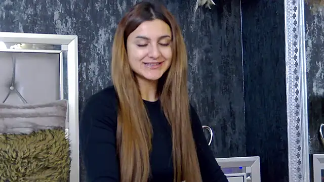 Snapshot of NicolePlay chatting on January 10, 2025, 5:37 am NicolePlay online show from January 10, 2025, 5:37 am