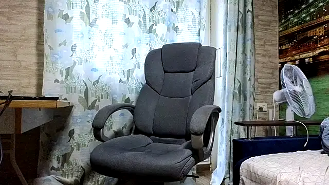 xxrokixxx online show from December 23, 2024, 10:10 am