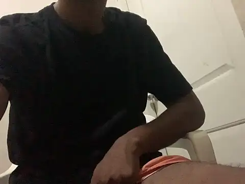 Snapshot of domigoodguy chatting on February 21, 2025, 12:38 am domigoodguy online show from February 21, 2025, 12:38 am