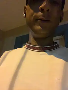 Snapshot of domigoodguy chatting on February 24, 2025, 1:13 am domigoodguy online show from February 24, 2025, 1:13 am