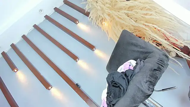 Tamara 18 online show from October 11, 2025, 6:12 am