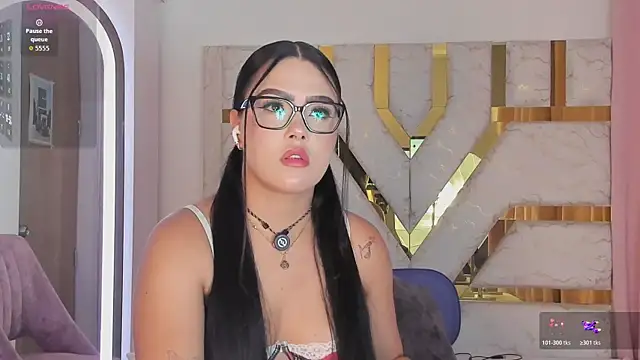 Snapshot of sophy_champagne chatting on May 13, 2026, 1:36 am sophy champagne online show from May 13, 2026, 1:36 am