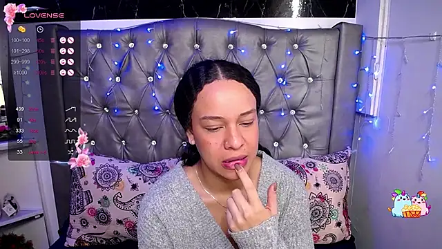 Snapshot of LAILAGUMMY chatting on December 19, 2024, 2:24 pm LAILAGUMMY online show from December 19, 2024, 2:24 pm