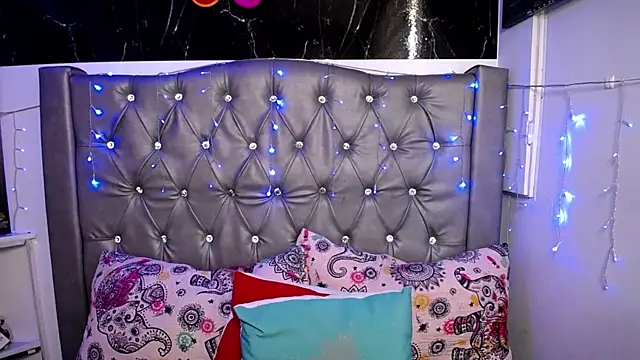 Snapshot of LAILAGUMMY chatting on January 20, 2025, 5:37 pm LAILAGUMMY online show from January 20, 2025, 5:37 pm