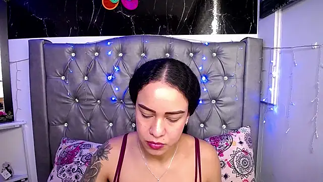 Snapshot of LAILAGUMMY chatting on February 19, 2025, 5:38 pm LAILAGUMMY online show from February 19, 2025, 5:38 pm