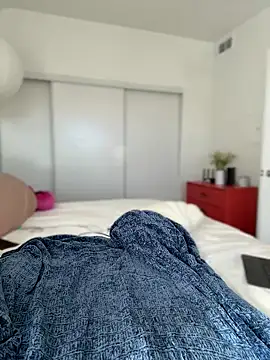 SerenaCloud online show from February 1, 2025, 10:44 pm