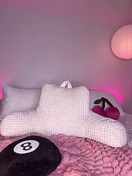 SerenaCloud online show from March 11, 2025, 1:26 am