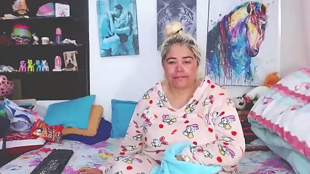 Snapshot of estrellita_fugaz16x chatting on February 22, 2025, 12:51 pm estrellita fugaz16x online show from February 22, 2025, 12:51 pm