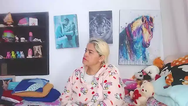 Snapshot of estrellita_fugaz16x chatting on February 26, 2025, 4:14 am estrellita fugaz16x online show from February 26, 2025, 4:14 am