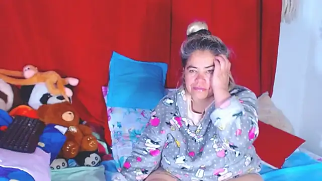 Snapshot of estrellita_fugaz16x chatting on October 25, 2025, 11:29 am estrellita fugaz16x online show from October 25, 2025, 11:29 am