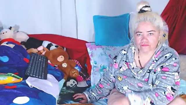 Snapshot of estrellita_fugaz16x chatting on November 25, 2025, 8:14 am estrellita fugaz16x online show from November 25, 2025, 8:14 am