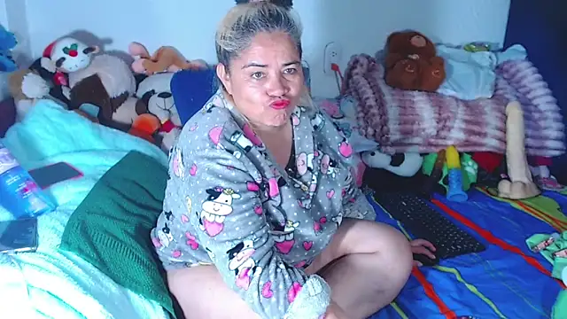 estrellita fugaz16x online show from June 12, 2026, 4:33 am